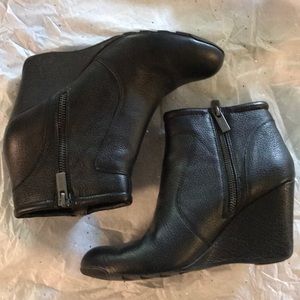 Kenneth Cole Reaction wedges